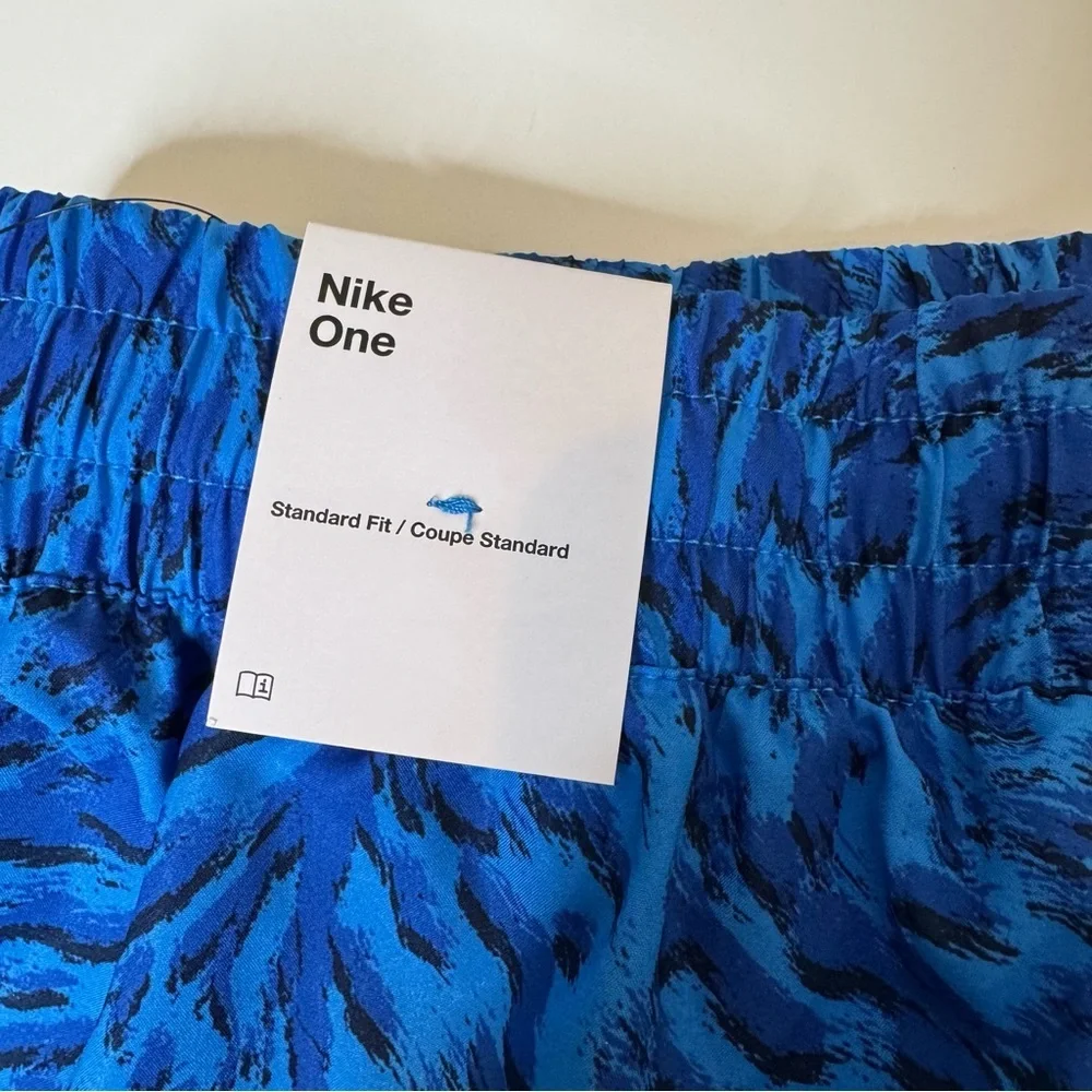 Nike Girls Size large One Woven High Rise Printed Shorts With Liner nwt